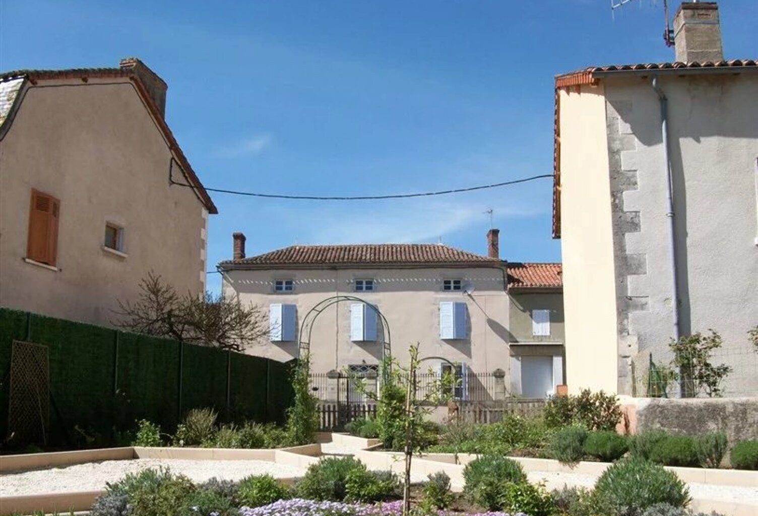 A vendre maison rénovée près de Montmorillon - Vienne — photo 1