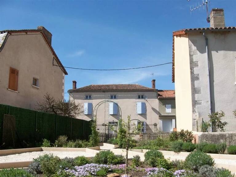 A vendre maison rénovée près de Montmorillon - Vienne — photo 1
