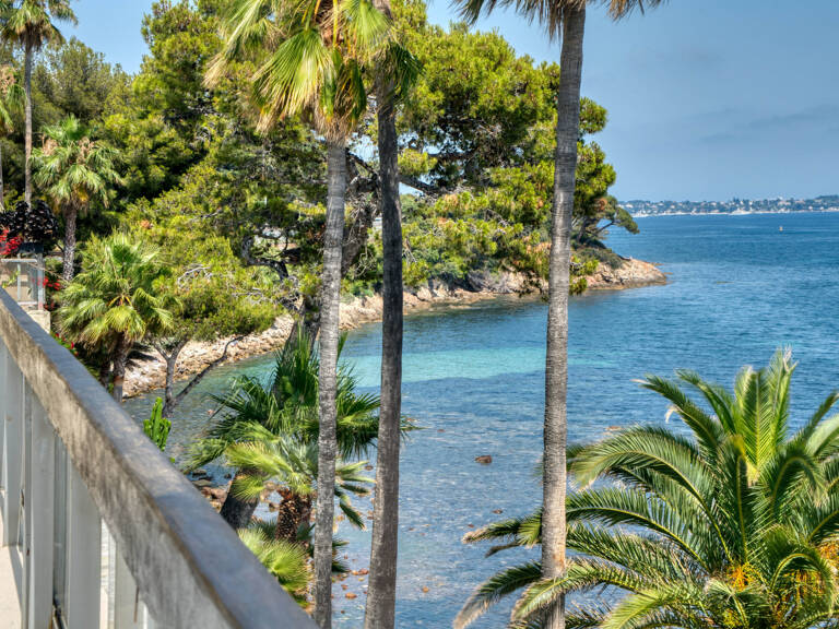 CANNES PIED DANS L'EAU PENTHOUSE T4 DE 85M2 VUE MER TERRASSE — photo 1