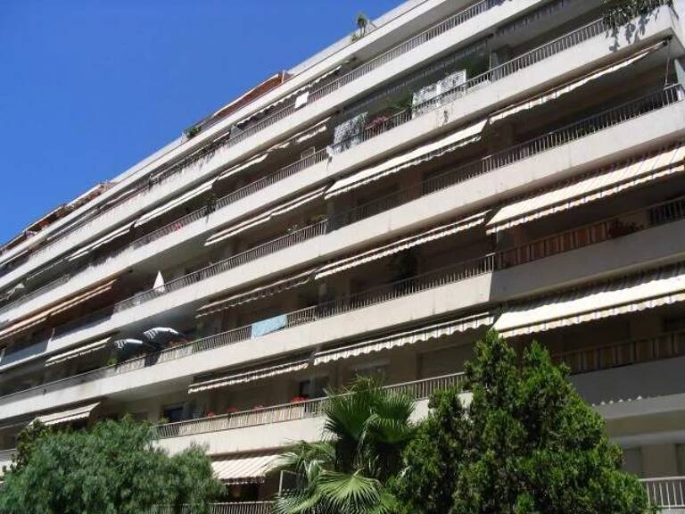 NICE - PARC IMPERIAL-DERNIER ETAGE - F1 de 41m² - TERRASSE -- CAVE — photo 1