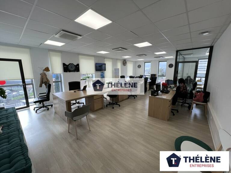 BUREAUX à LOUER — photo 1