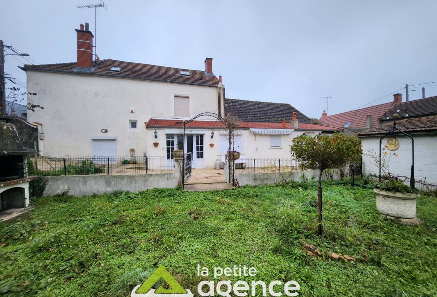 Charmante maison édifiée sur 380 m2 de terrain comprenant 4 — photo 1