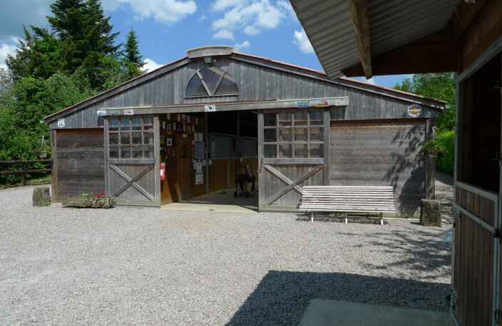Centre équestre à vendre sur 7 200 m² — photo 3