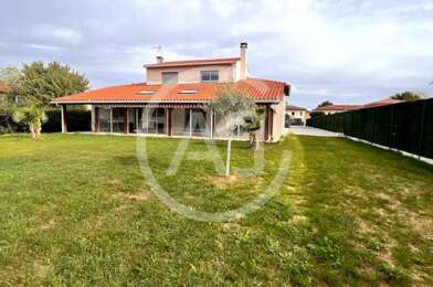 Maison 6 pièces 1630 €