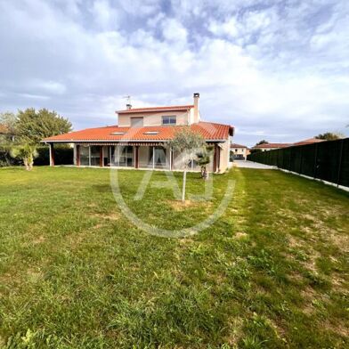 Maison 6 pièces 1630 €