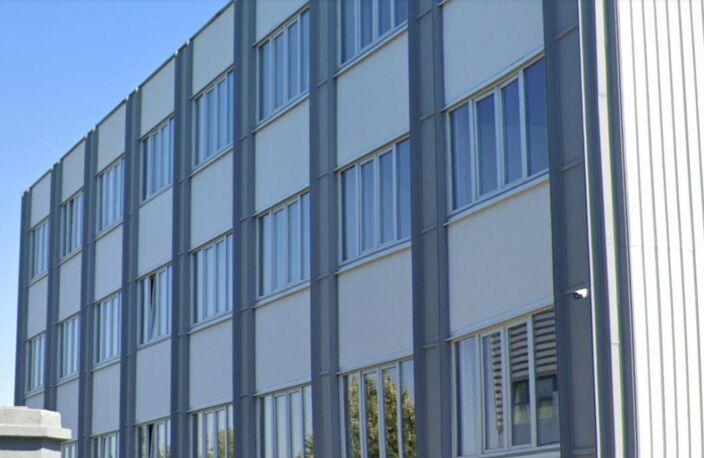 LA COURNEUVE 93120 - LOCATION - BUREAUX - RDC - 215m2 — photo 2