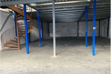 Local industriel  6240 €