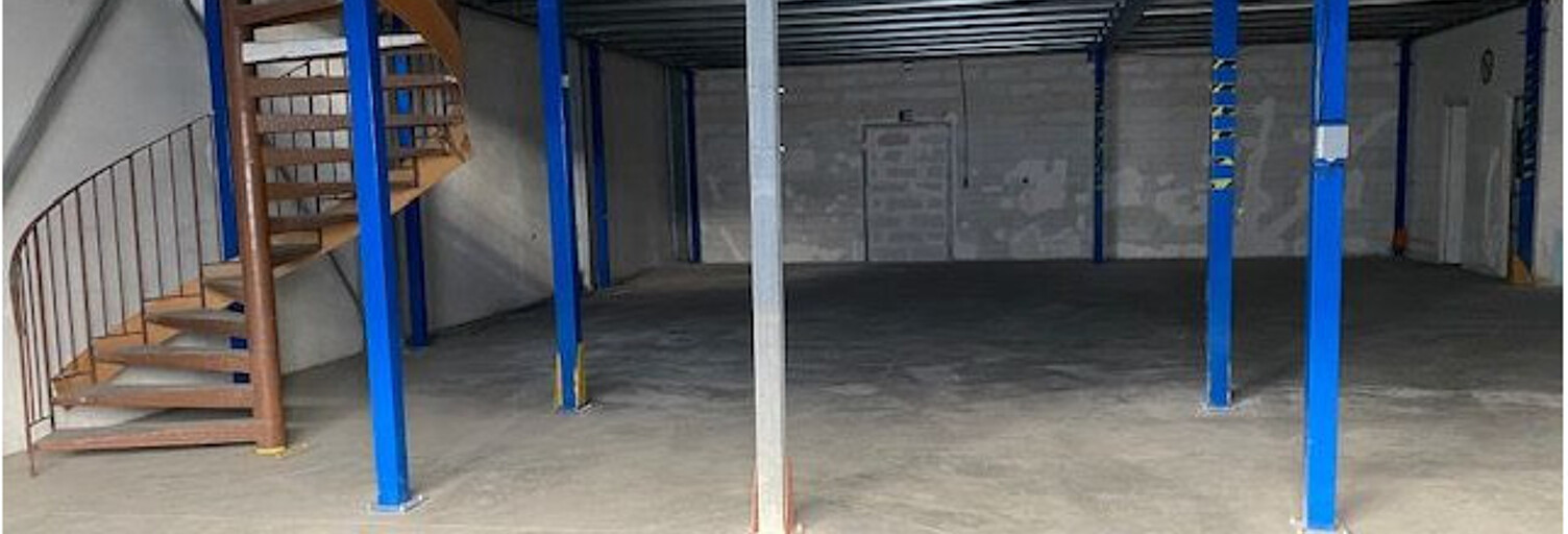 Local industriel  358 m² à louer à La Courneuve (93120)