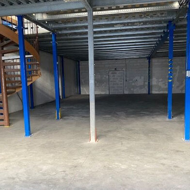Local industriel  6240 €