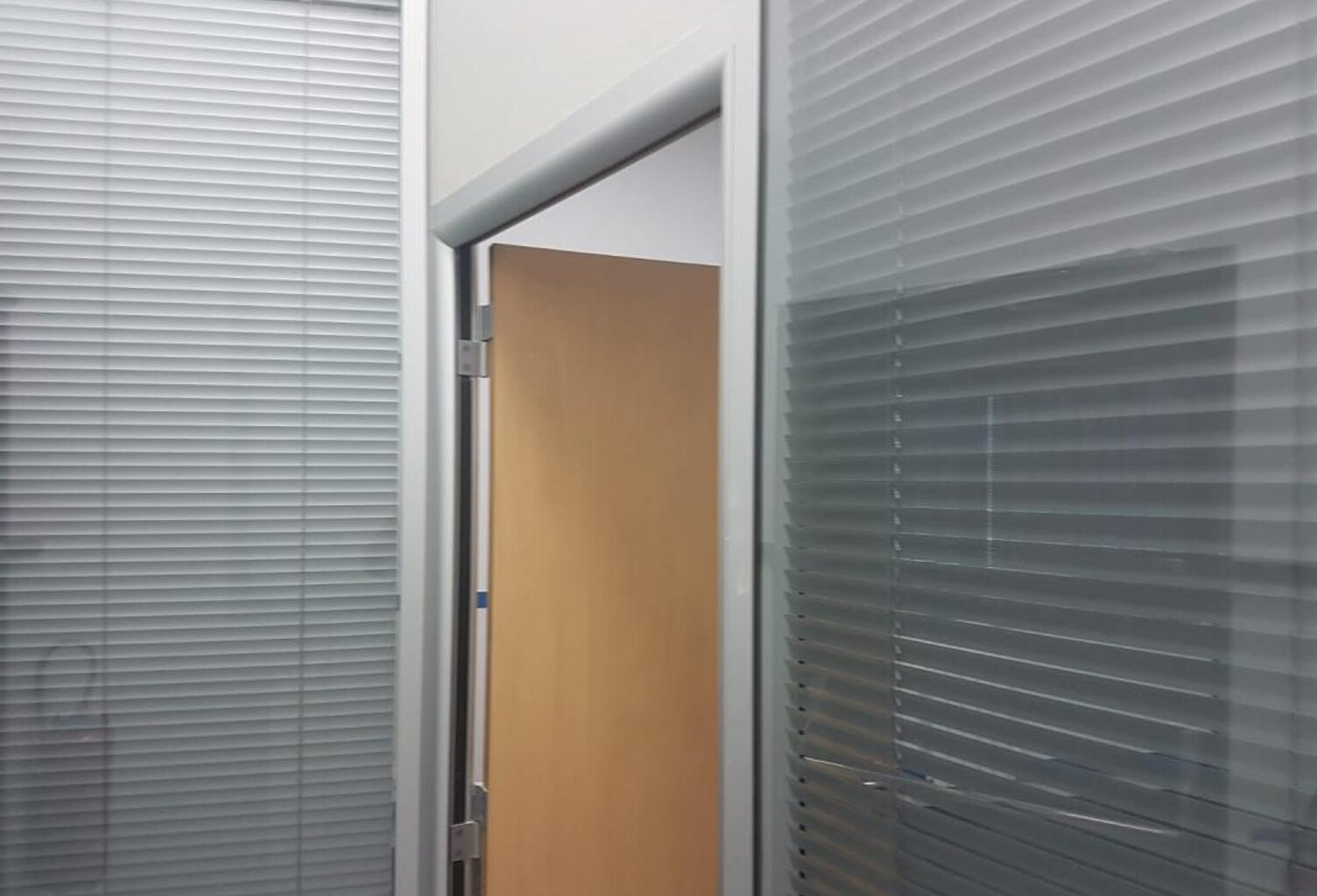 40 M2 PANTIN 93500 - LOCATION - LOCAUX BUREAUX - ANCIEN - 40 — photo 1