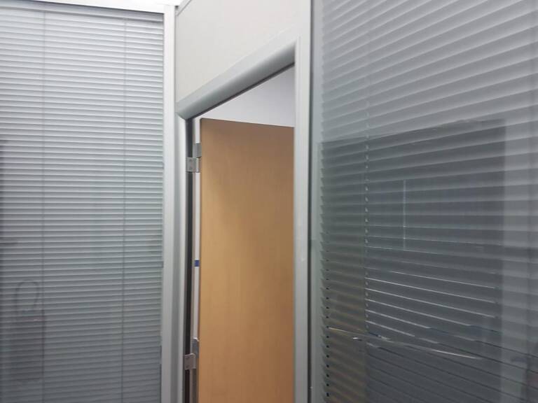 40 M2 PANTIN 93500 - LOCATION - LOCAUX BUREAUX - ANCIEN - 40 — photo 1