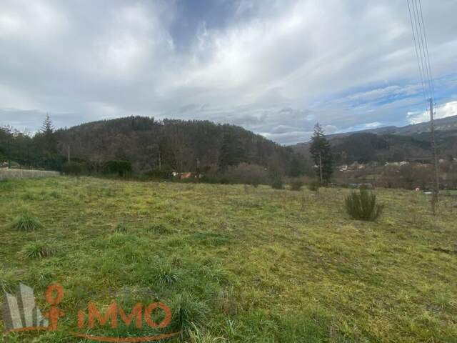 Terrain constructible — photo du bien