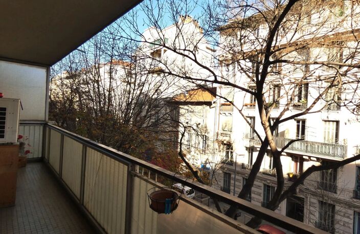 Baisse de Prix pour ce grand 2P Terrasse Riquier TNL — photo 2