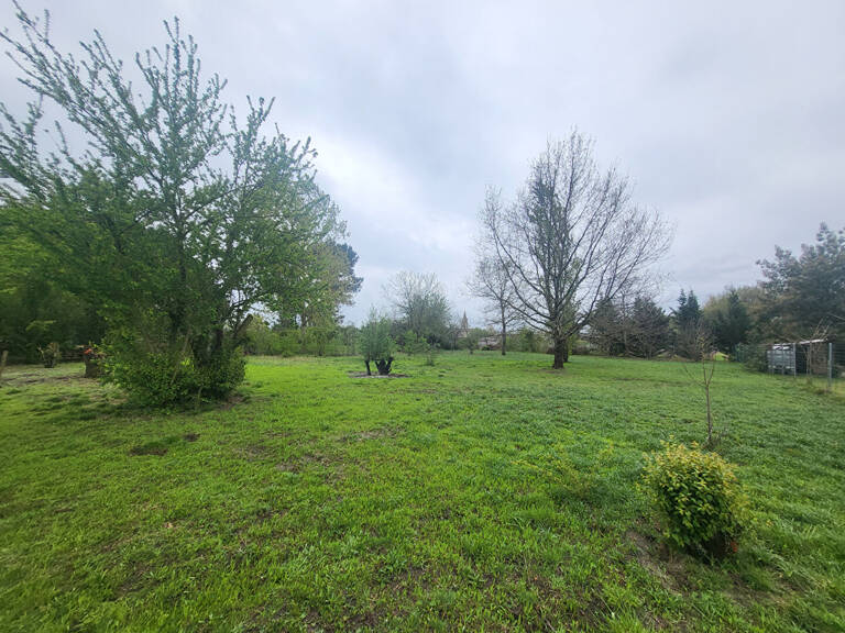 A VENDRE TERRAIN CONSTRUCTIBLE DE 1000 M2 À 10 KILOMÈTRES DE BLAYE — photo 1