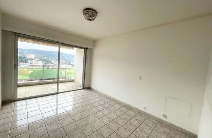 CANNES - ANGLE CARNOT LORD BYRON - ETAGE ELEVE - 3 PIECES TERRASSES - GARAGE - CAVE — photo 5