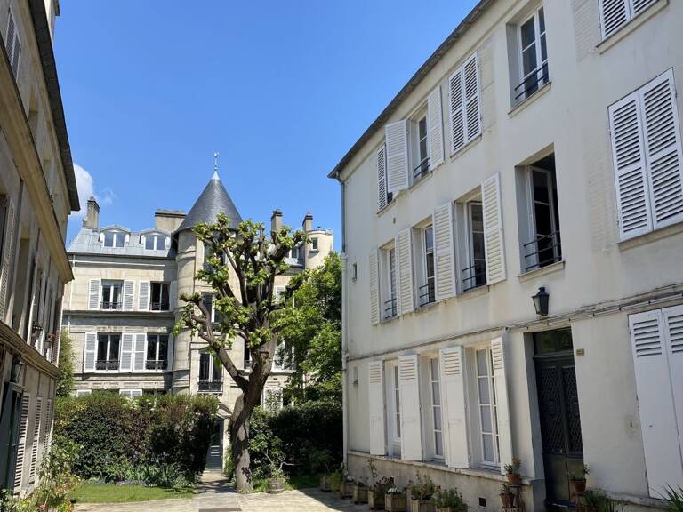 studio avec poutres proche des écoles et commerces — photo 1