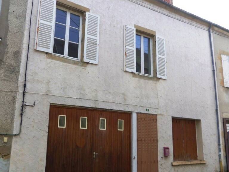 MAISON AVEC GARAGE ET COURETTE COEUR VILLAGE TOUS COMMERCES 37 000 € — photo 1