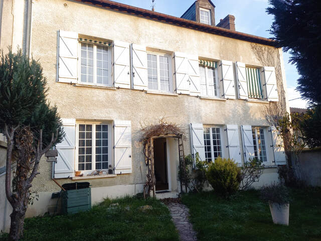 MAISON DE CARACTERE EN CENTRE VILLE ET GARE A 10MN — photo du bien