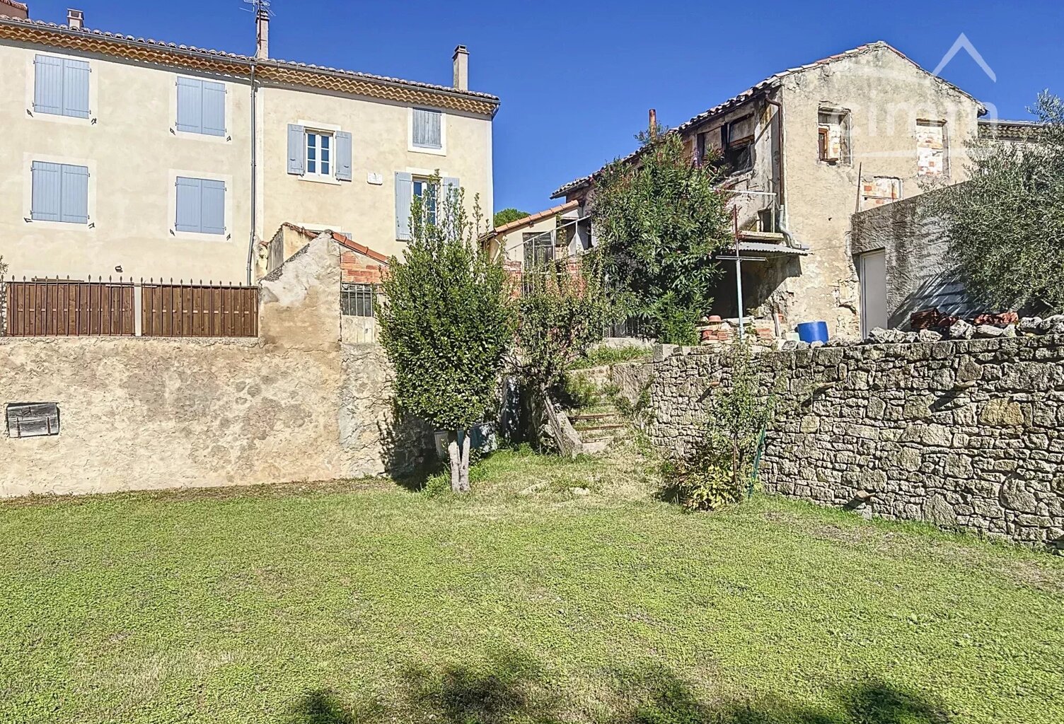 Maison de village à fort potentiel avec terrain — photo 1