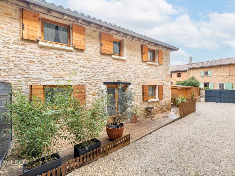Maison de village en pierres dorées — photo 1