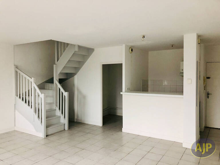 Appartement T3 BIS en duplex de73 m2 ! — photo 1