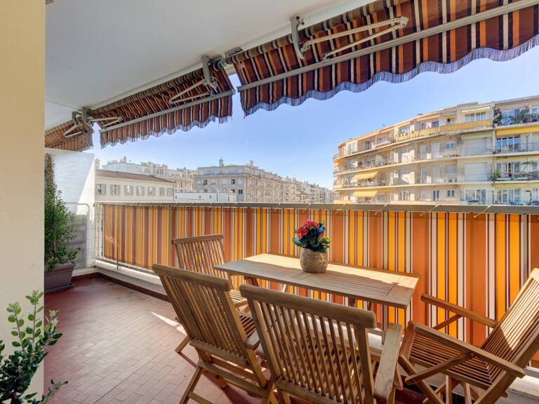 NICE - RUE DE FRANCE - Appartement 3 pièces avec terrasse, refait à neuf — photo 1