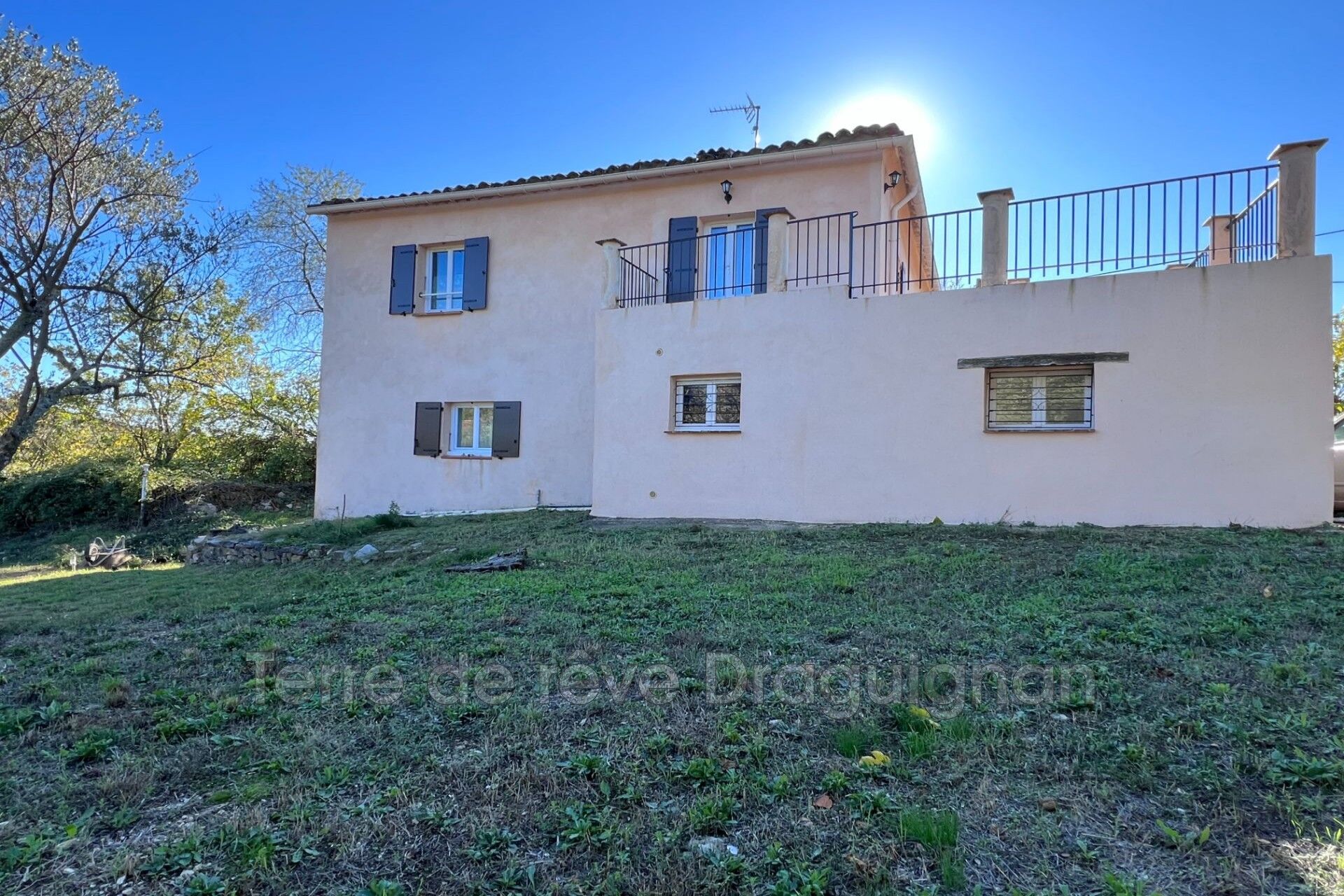 Villa / Maison  T8 à vendre Lorgues 83510