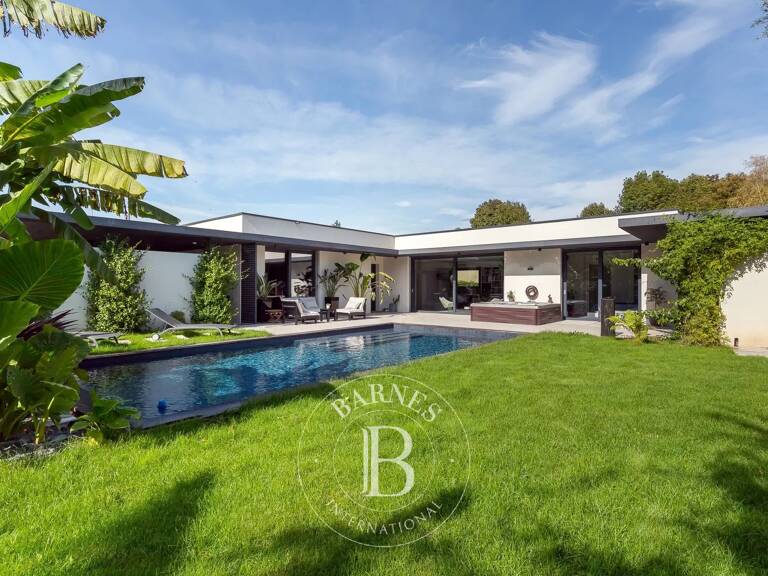 Collonges-au-Mont-d'Or - Maison de 153 m² environ - Jardin de 956 m² avec piscine - Carport - 3 Chambres — photo 1
