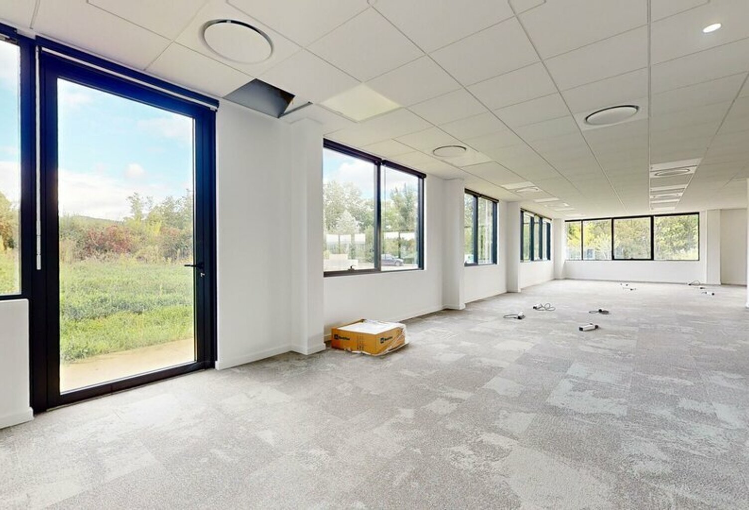 BUREAUX à LOUER — photo 1