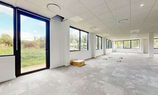 Bureau  829 m² à louer à Limonest (69760)