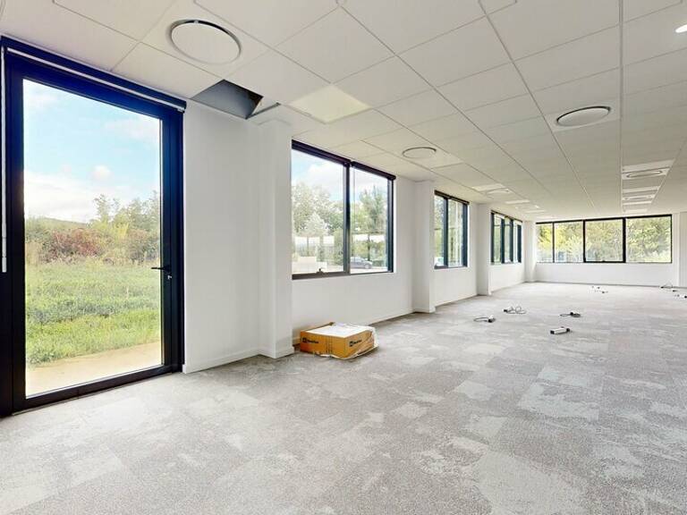 BUREAUX à LOUER — photo 1