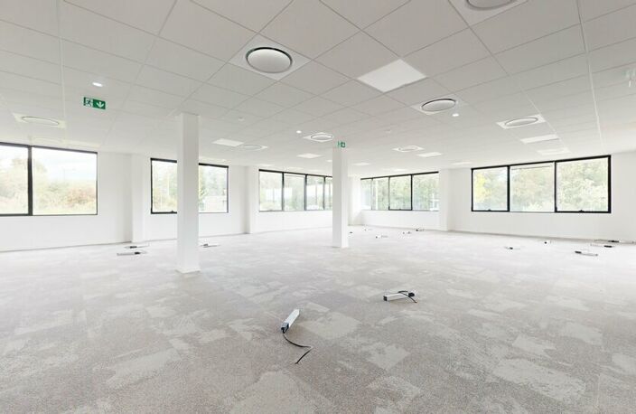 BUREAUX à LOUER — photo 2
