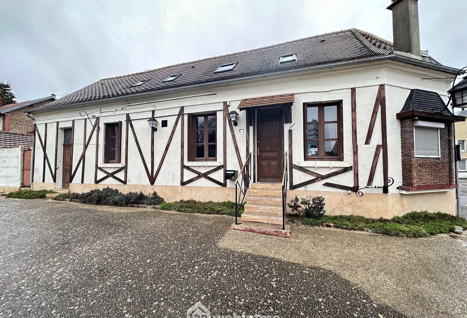 Maison - 205m² - Bruyères-et-Montbérault — photo 1