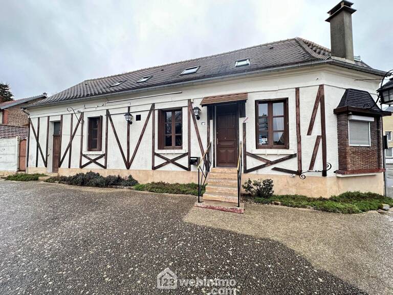 Maison - 205m² - Bruyères-et-Montbérault — photo 1