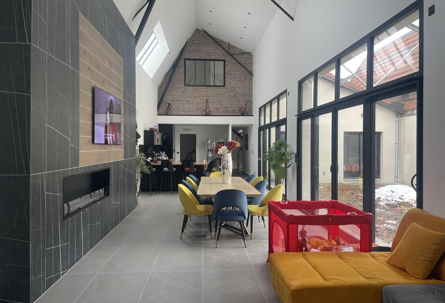 LOFT — photo 1