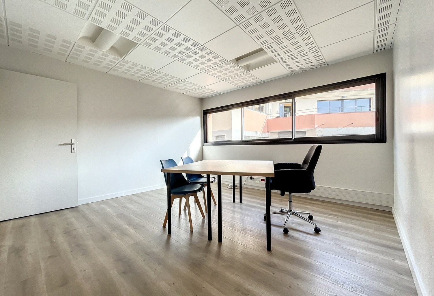 6 bureaux à louer — photo 1