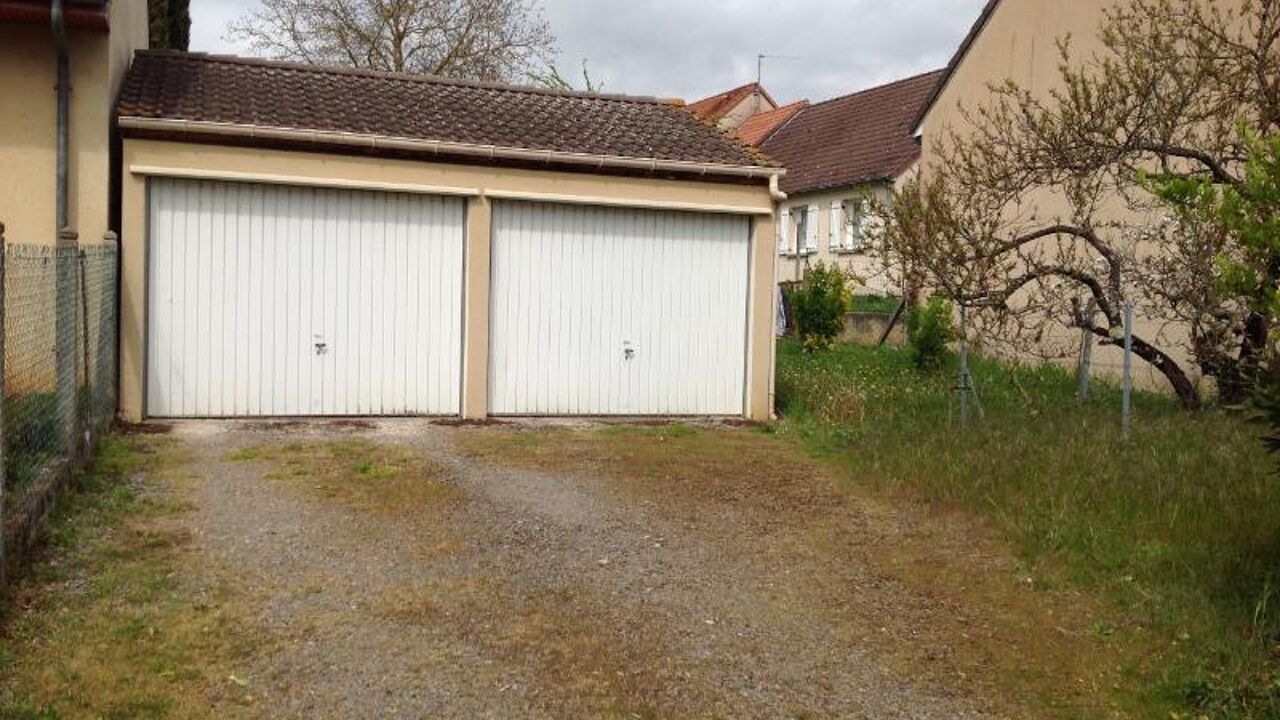 garage  pièces 583 m2 à vendre à Saint-Gaultier (36800)