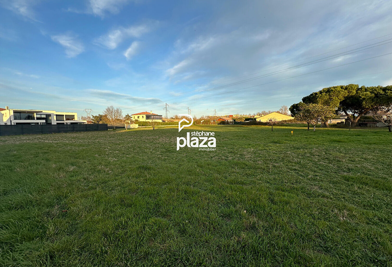 Exclusivité Plaza -  Roques - Terrain Plat borné et viabilisé - 1130m2 — photo 1
