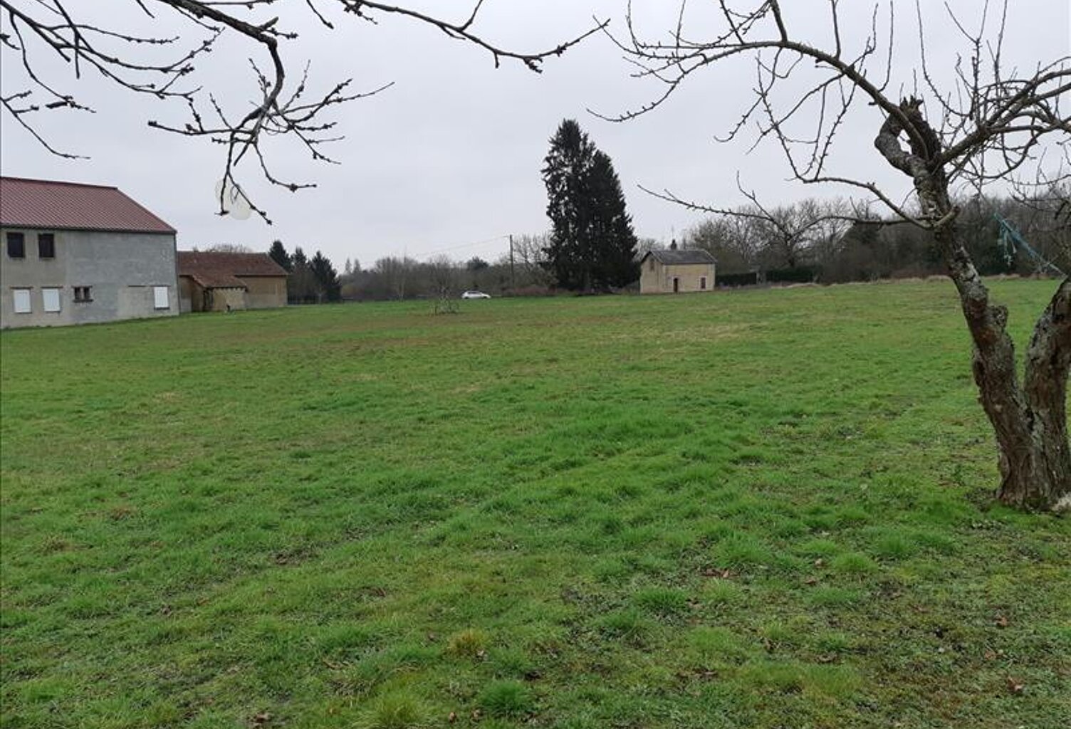 Terrain à bâtir de 0 pièces principales — photo 1