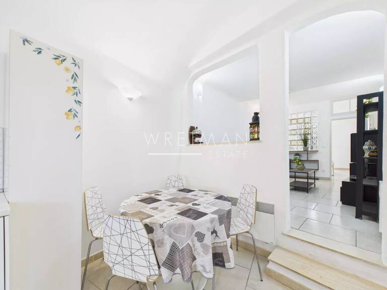 Appartement 2 pièces en étage - Menton Vieille Ville — photo 1