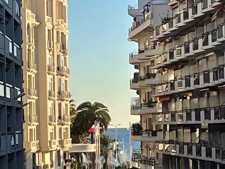Cannes Martinez. Beau 3 pièces avec balcon vue mer — photo 1