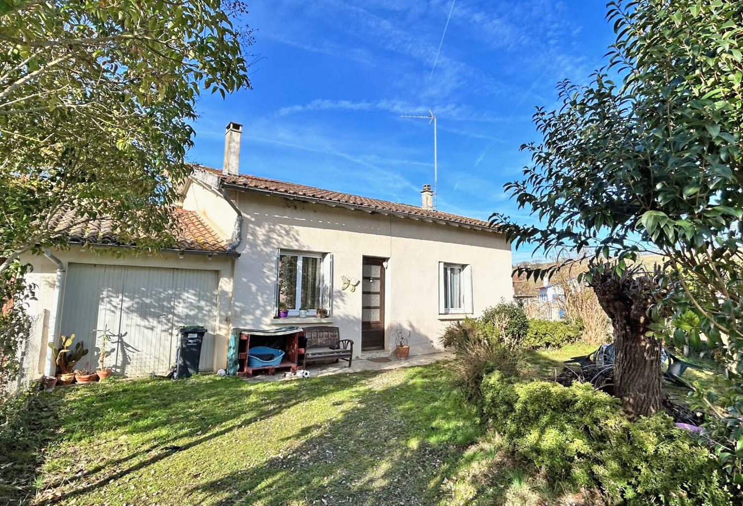 Maison louée (locataire en place) avec 3 chambres, jardin et garage — photo 1