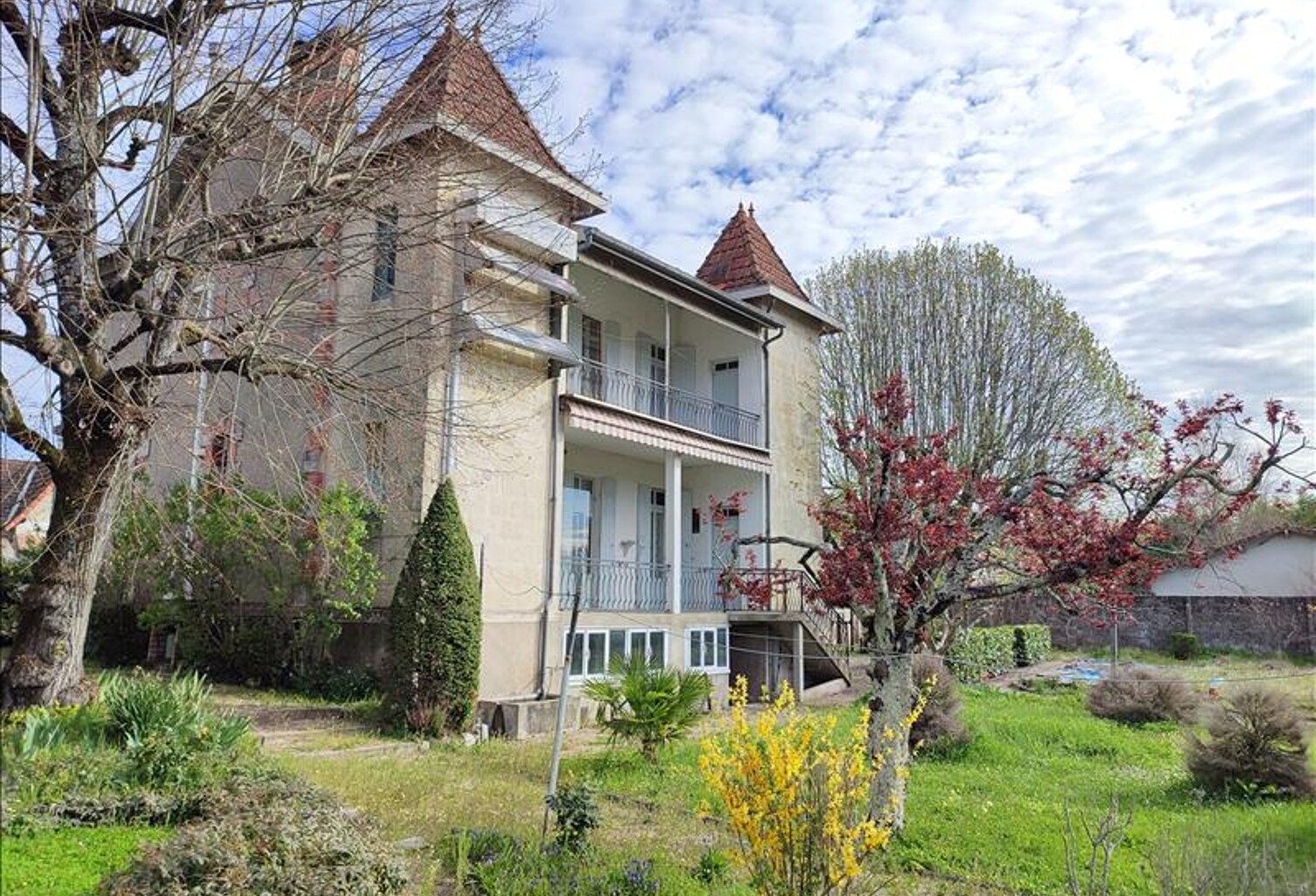 Maison de bourg de 8 pièces principales — photo 1