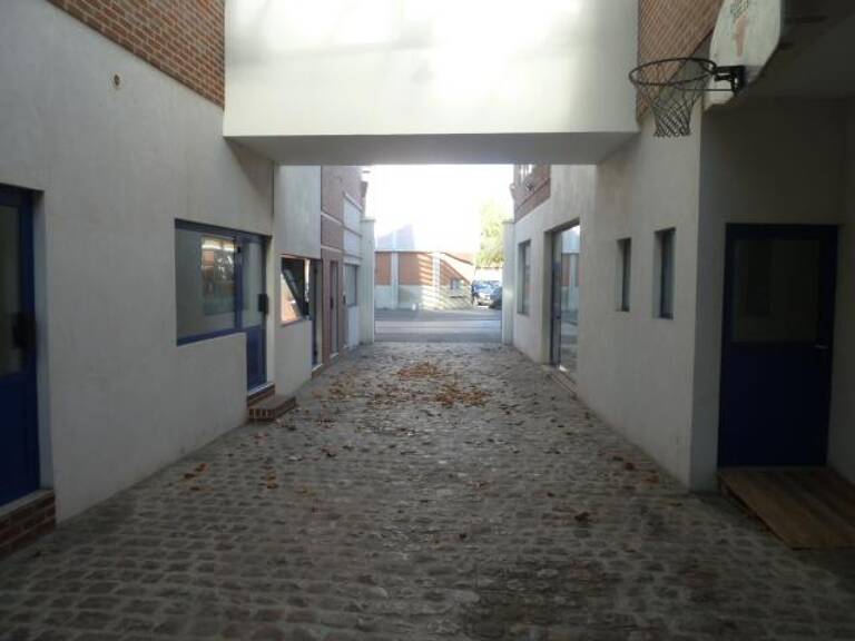 Local professionnel ou bureaux à louer à CAMBRAI. — photo 1