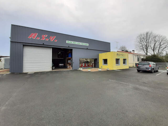 LOCAL PROFESSIONNEL A LA ROCHE SUR YON — photo du bien