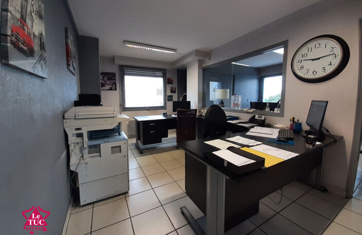 LOCAL PROFESSIONNEL A LA ROCHE SUR YON — photo 4