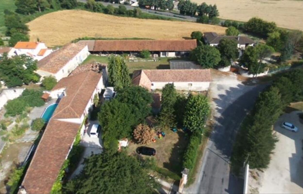 maison 9 pièces 623 m2 à vendre à Val-des-Vignes (16250)