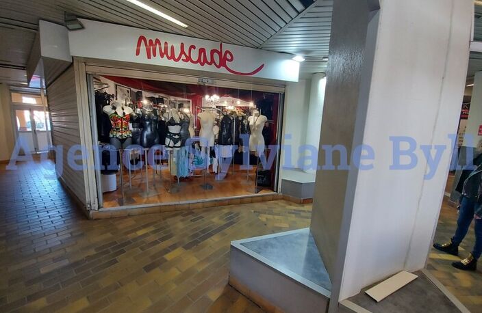 Magasin (Vêtements, Chaussures, etc.) — photo 4