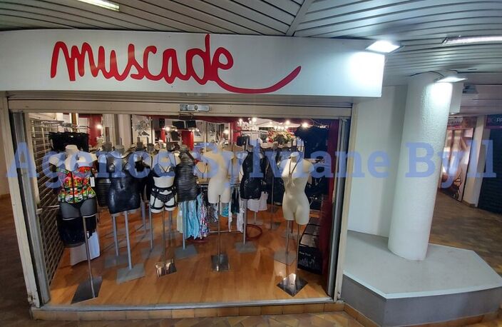 Magasin (Vêtements, Chaussures, etc.) — photo 5