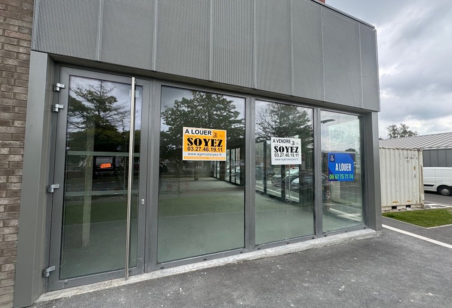 Commerce VALENCIENNES — photo 1